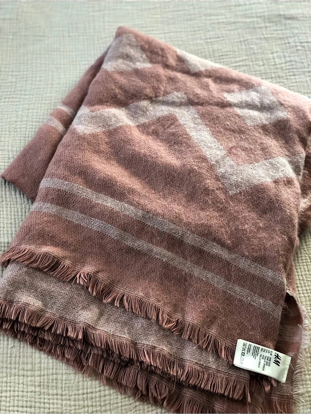 H&M Oversized Geometric Scarf in Pink